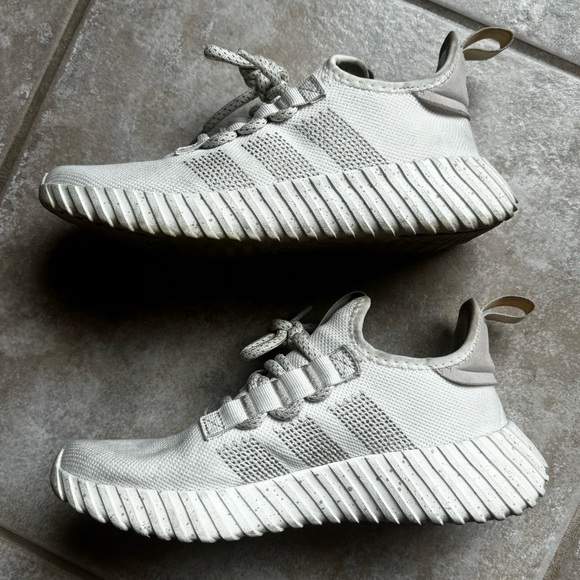 Adidas Women's Nude Sneakers - Picture 4 of 8